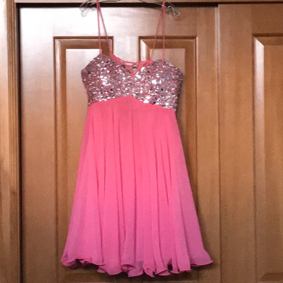 Coral and diamond formal dress - Picture 1 of 4